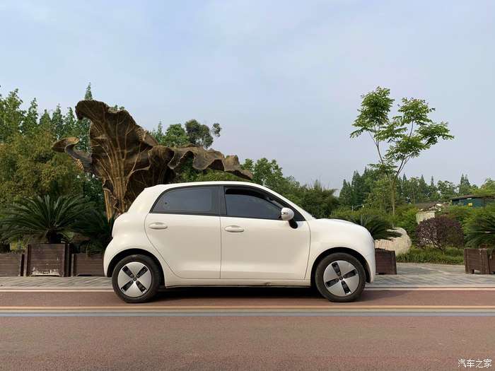 小巧好停车空间也够用实用的爱车欧拉黑猫