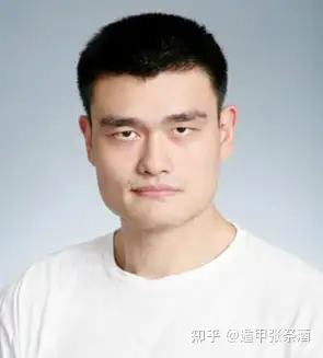 下巴尖面相男图片