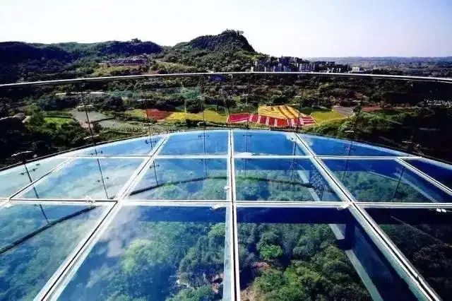 它是中国酒城，很多人却因为它爱上这座城市
