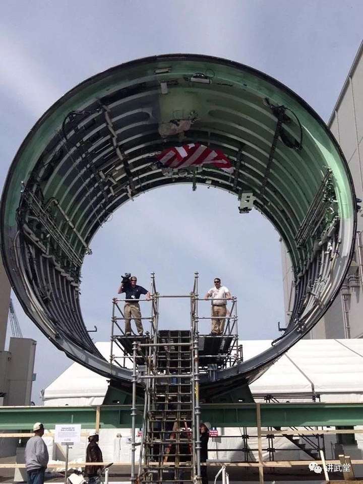 弗吉尼亚则使用屈服强度550兆帕hy80钢,最大潜深300米.