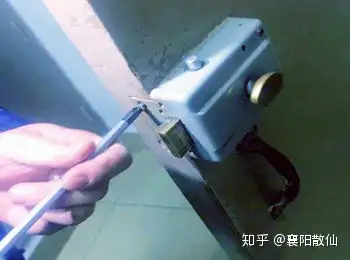 近經常接到顧客的諮詢電話,說家門鑰匙丟了,想找開鎖師傅上門提供開鎖