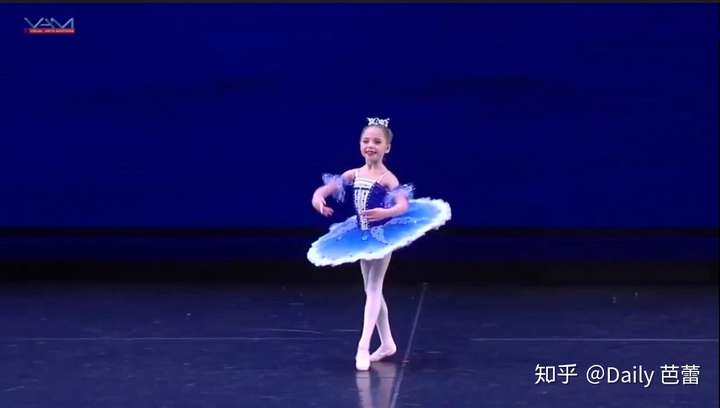 居然有这么优秀的孩子娜塔莎福尔曼儿童芭蕾天才她的芭蕾技能绝了