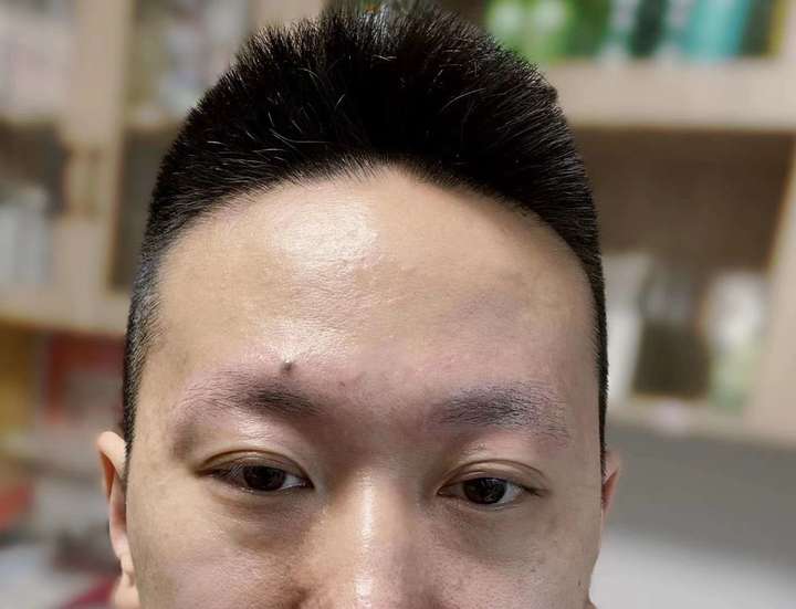 你如何看待男生纹眉?