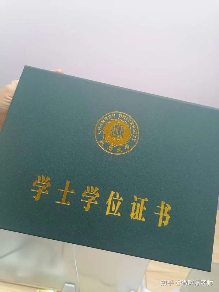 咱们自考是可以考学士学位证的，考学士学位证的要求就是考过英语，那对