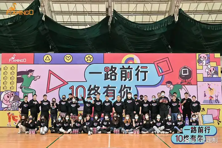定制企业10周年员工服，拉链款连帽卫衣休闲减龄