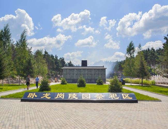 卧龙公墓的位置电话优惠吗