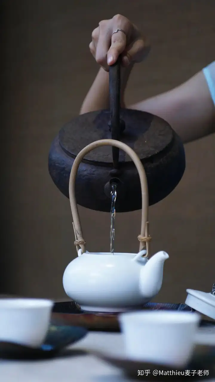 新鲜出炉（喝茶的礼仪规矩）喝茶的十大礼仪，喝茶的一些基本礼仪，你知道多少？，诅咒铠甲2攻略，