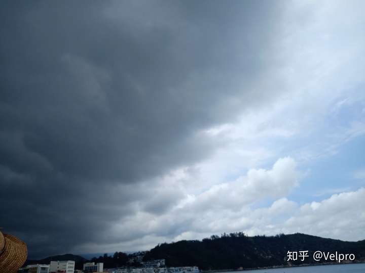 只见到过一半阴天一半晴天