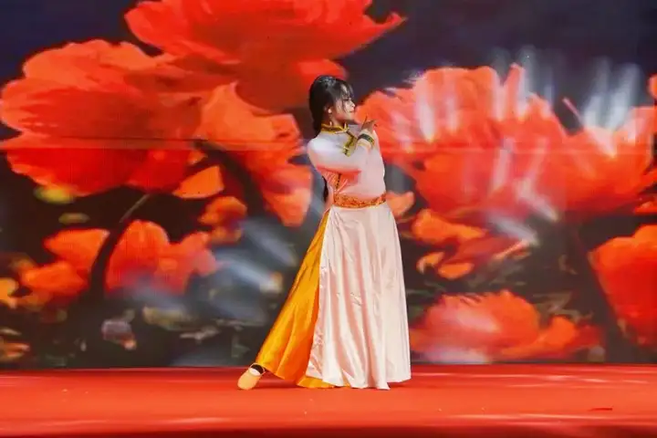 浙江省广播电视中等专业学校学生参加第十届风尚体艺节闭幕式暨文艺汇演晚会演出！(图2)