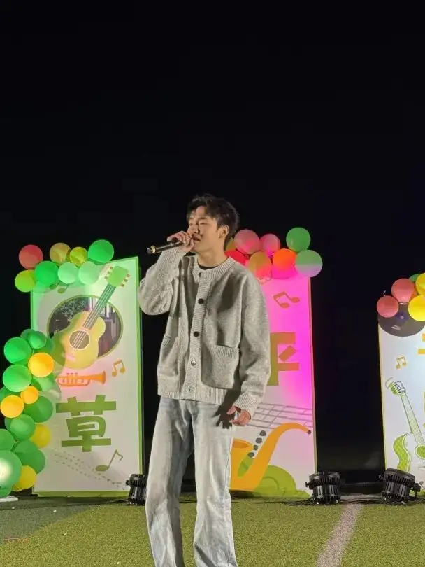 青春放歌 樂動校園｜富陽校區草地音樂節燃情開唱！(圖2)