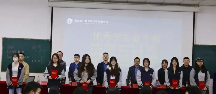 【活力校园】乐育五色铸根基 表彰先进启新程 | 富阳校区春季开学典礼暨表彰大会(图10)