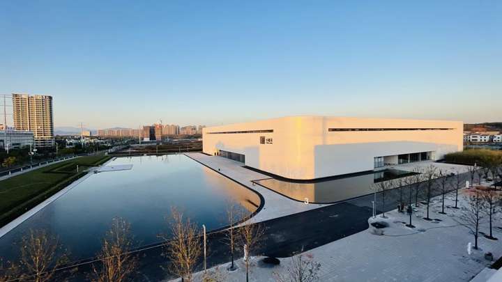 跟着王凯打卡小罐茶黄山超级工厂，看小罐茶十年耕耘成果