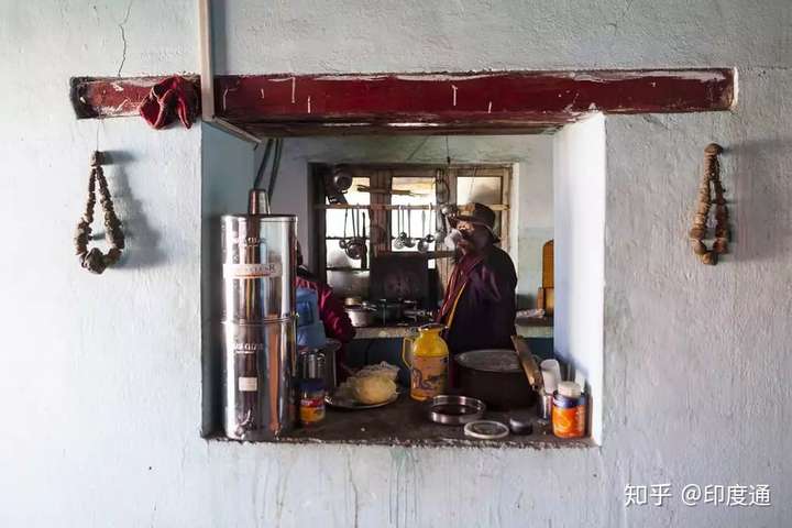 在世界最冷的地方,印度僧侣开始为过冬做准备-印度通