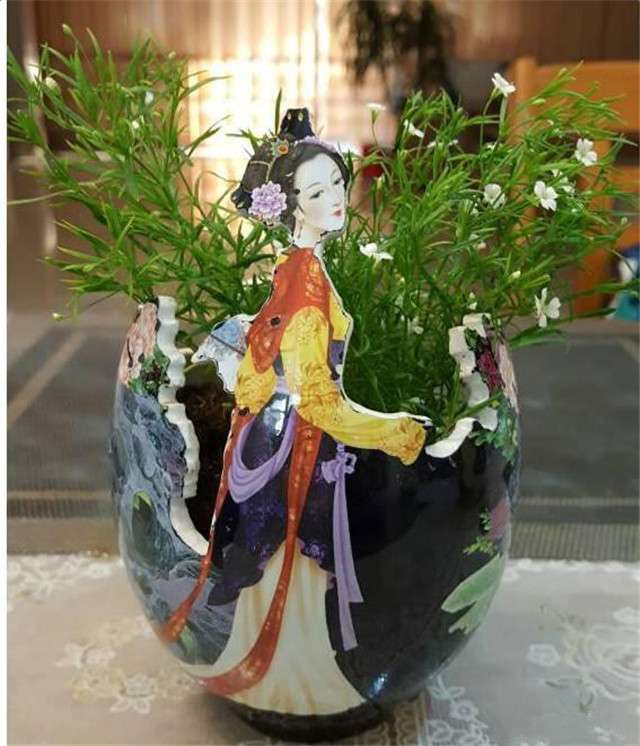 空酒瓶别扔 随手 敲一敲 就是一个艺术花瓶 比买的好看百倍 知乎 空酒瓶别扔 随手 敲一敲 就是一个艺术花瓶 比买的好看百倍 知乎