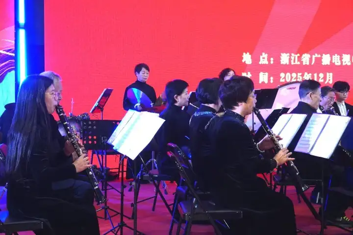 浙江省广播电视中等专业学校元旦专场演出!(图7) 浙江省广播电视中等专业学校元旦专场演出!(图7)