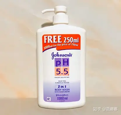 初步清洁,身体打上沐浴露再用清水洗净泡沫,沐浴露一定要选ph值温和