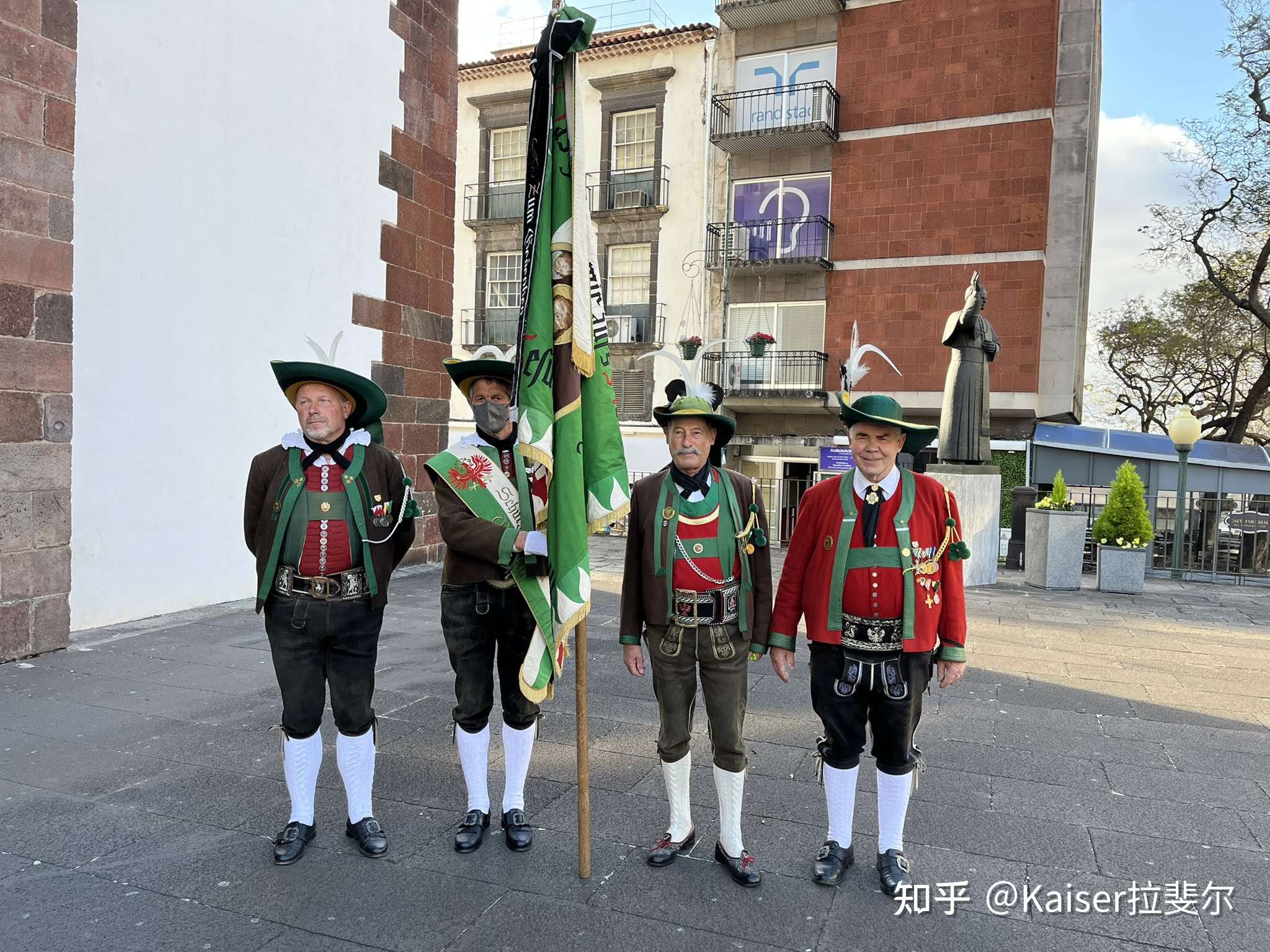 紀念受祝福的奧地利皇帝查理一世逝世一百週年,卡爾大公和喬治大公在