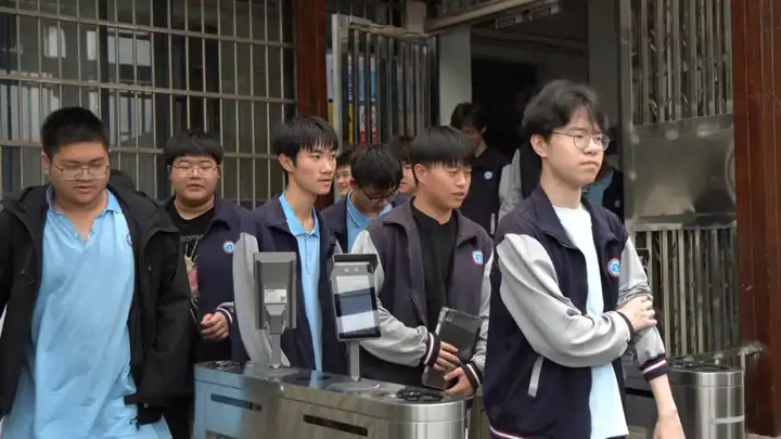 防震于未然 安全伴成长丨富阳校区开展校园防震减灾应急疏散演练