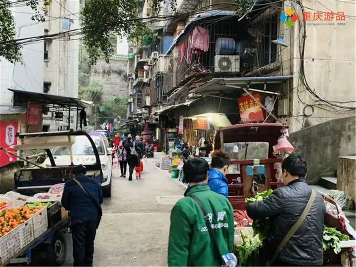 重庆一周大事件：五一期间地铁延迟收班，洪崖洞封桥封路上热搜