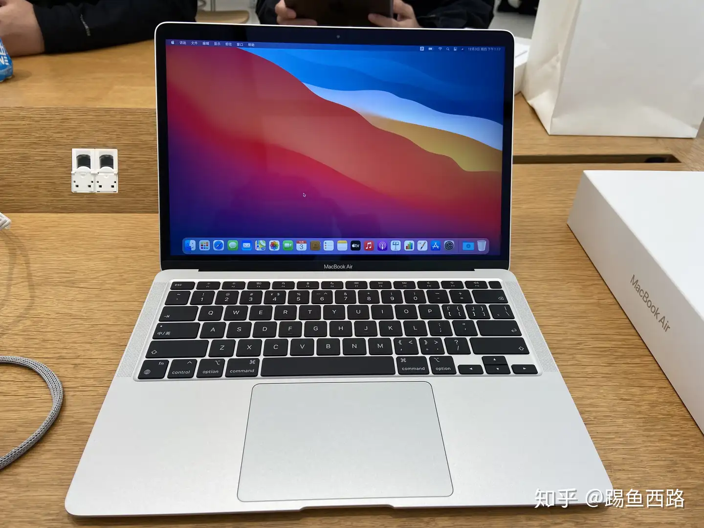 MacBook Air (M1, 2020) 乞丐版上手体验- 知乎