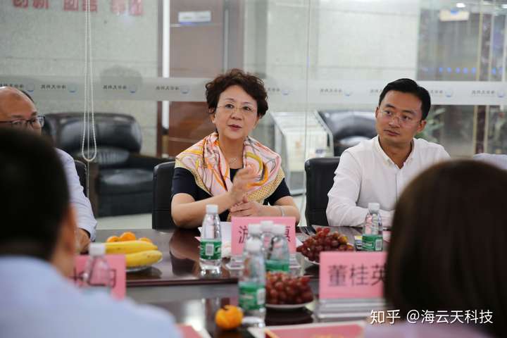 秘书长董桂英(后排右四)一行与海云天科技董事长游忠惠(后排右五)合影