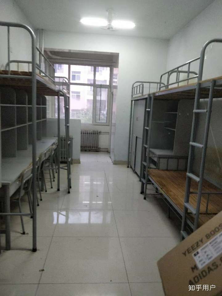 今年刚考上滨州学院,我想知道严不严啊,宿舍环境怎么样,学习氛围怎么