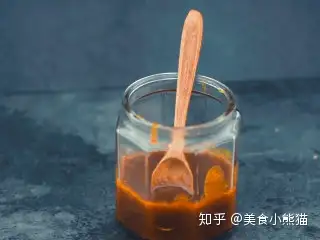 枇杷膏怎么熬？7旬老奶奶把配方和做法都告诉你，润肺止咳零失败(枇杷膏怎么熬好吃又简单)
