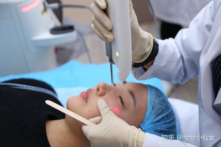 做了一次激光祛眼袋后终于可以跟眼袋说拜拜了