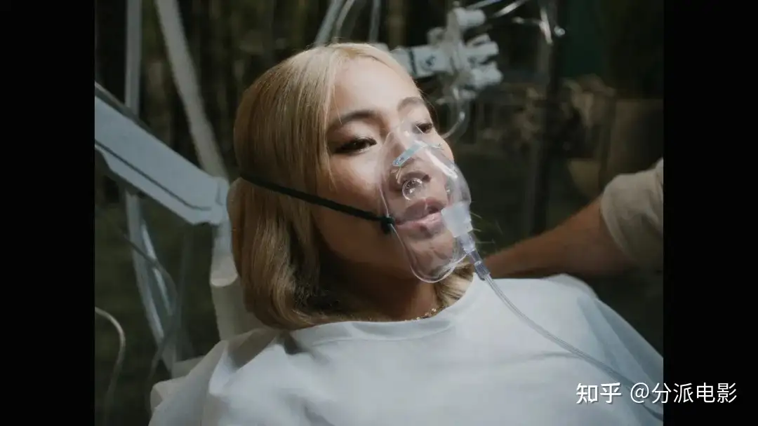 《丹凤眼》冲击力拉满！华裔限制级太敢拍