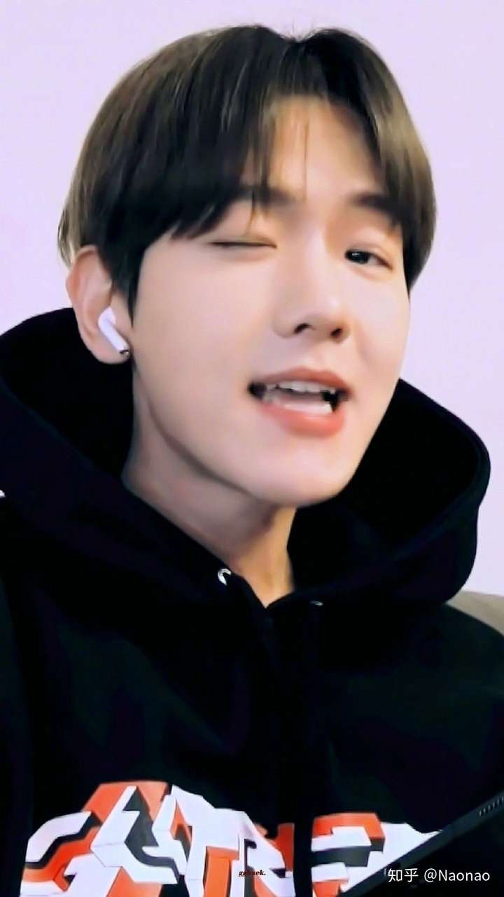 边伯贤有哪些惊艳路人的图片?