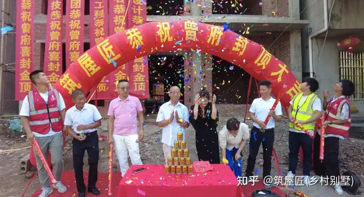 新居鼎立，梦想筑成！热烈祝贺监利曾女士别墅喜封金顶(图2)