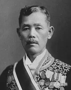 若槻礼次郎另一方面,西园寺,这位年长的政治家,一直将权力半自动地