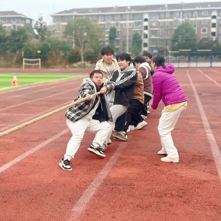 浙江省广播电视中等专业学校富阳校区拔河比赛圆满落幕!(图3) 浙江省广播电视中等专业学校富阳校区拔河比赛圆满落幕!(图3)