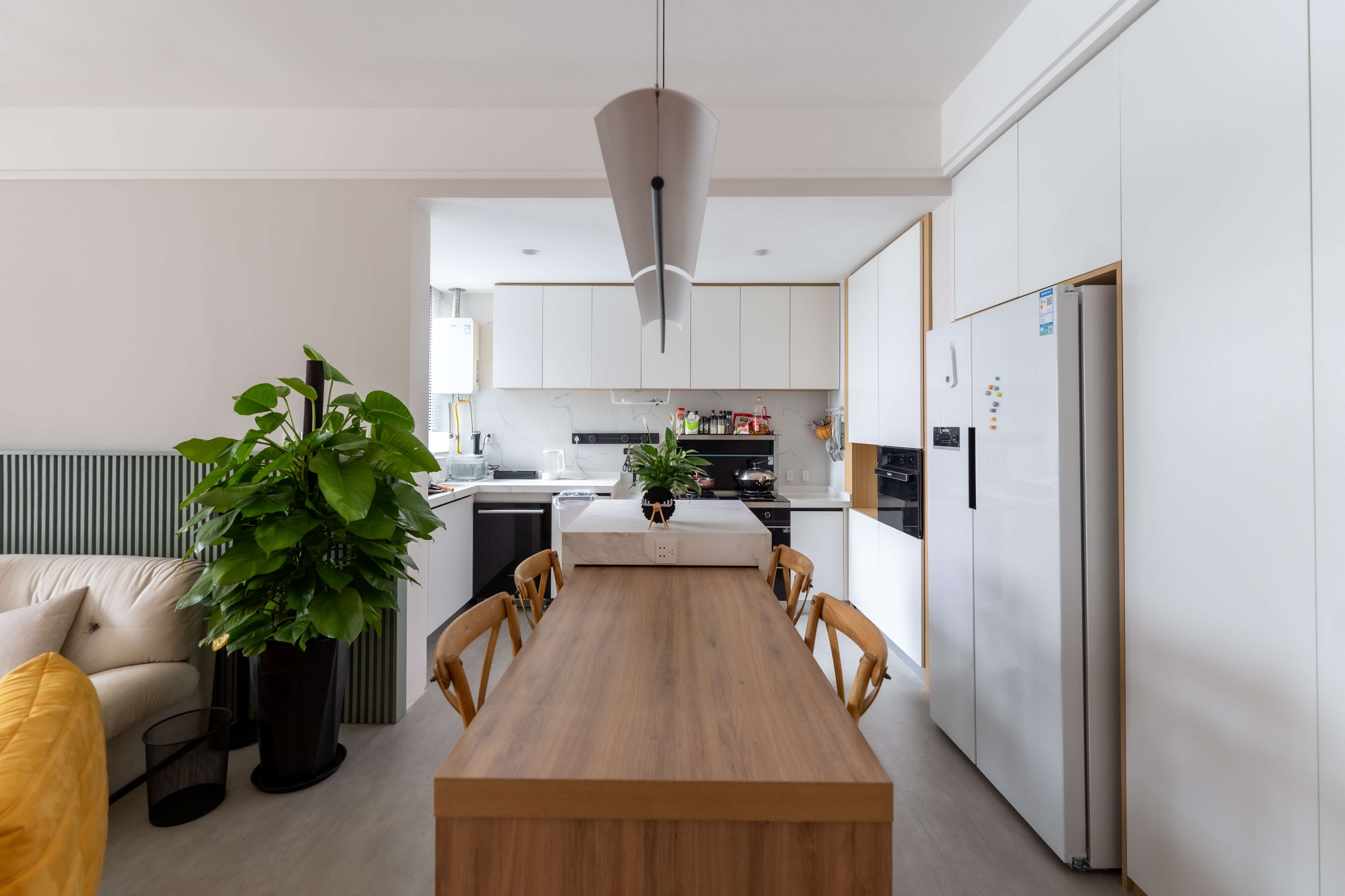 设计师沁柠檬 的想法: 餐厨一体开放式厨房带吧台打造舒适就餐环