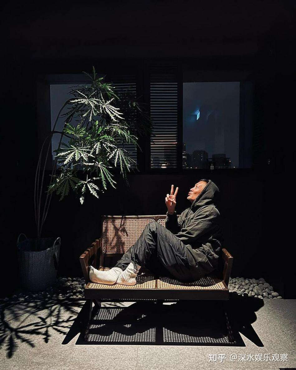 组图 余文乐晒合照庆40岁生日妻子王棠云紧握其手大秀恩爱 知乎