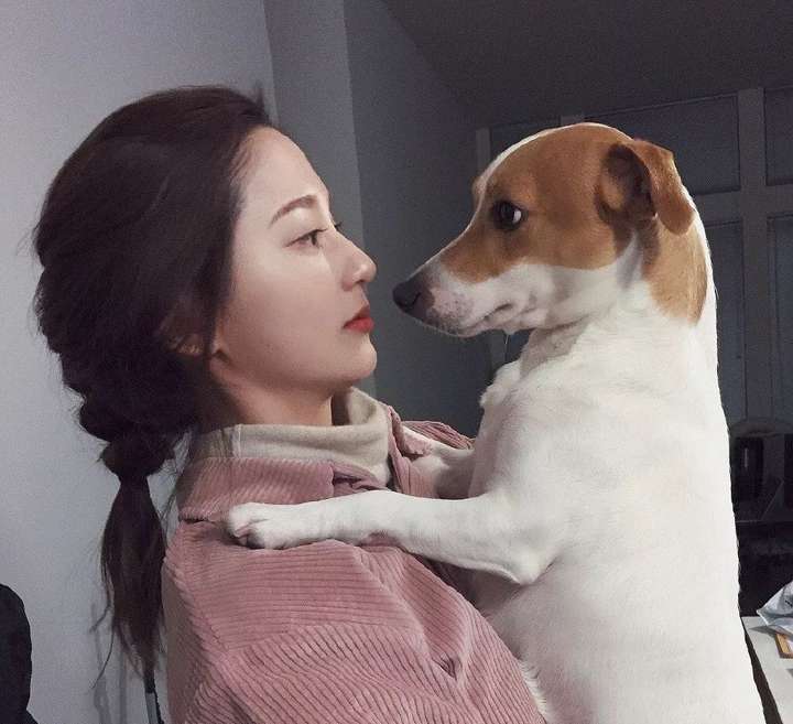 可以发一些真人抱着狗的头像吗