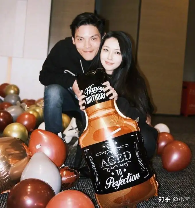 郭碧婷身材圆润疑似有孕，向佐贴心似热恋情侣！同是豪门婚姻奚梦瑶却被骂惨！