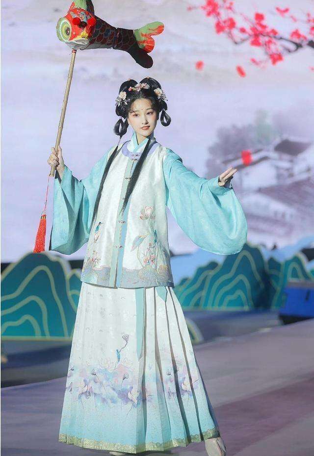 保姆级夏日汉服穿搭秘籍,轻松美出圈 保姆级夏日汉服穿搭秘籍,轻松美出圈