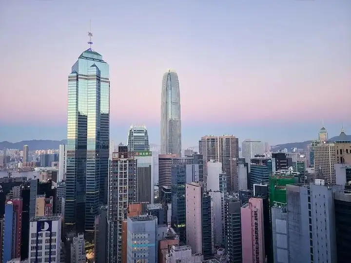 内地精英都在申请香港身份，原来有那么多好处！