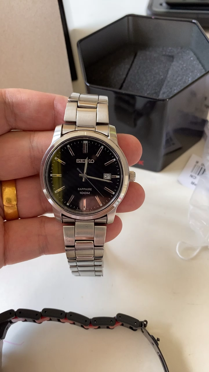 在拼多多买的卡西欧gwb5600hr1pr小方块表链是反的请问是啥情况