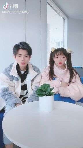 抖音上的果然和故里是一个人吗?