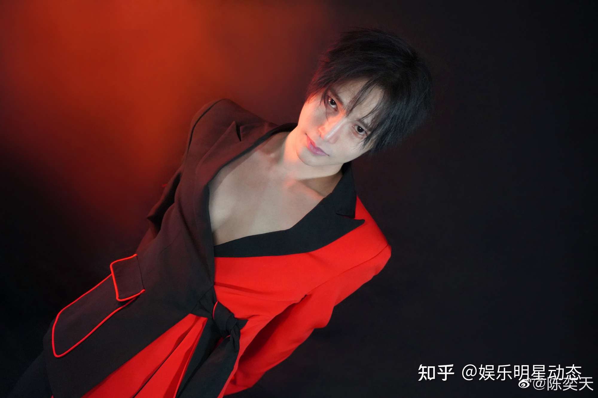 娱乐明星动态 的想法: 陈奕天2022黑红写真伴随幸福到万家大结局