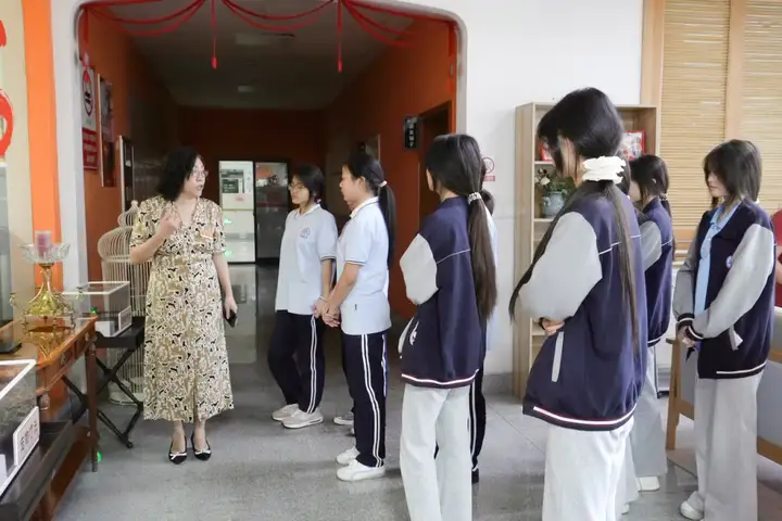 【活力校园】且行且观识百态 亦思亦学正青春 | 我校塘栖校区学子走进临平开展实践活动