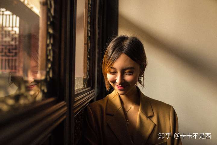 好看甜美可爱的小姐姐怎么能没人追 能想象一个美艳的女生,化着欧美大