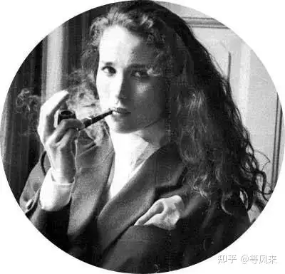 抽烟斗的女人图片