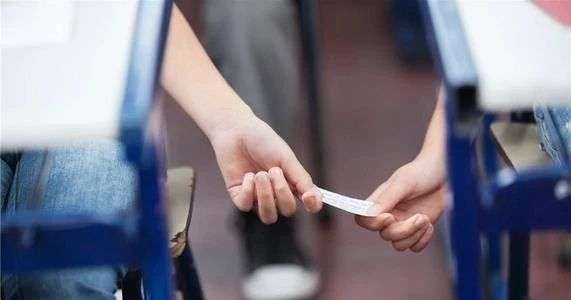 国内40名大学生旷课太多被退学!国外什么情况会被劝退