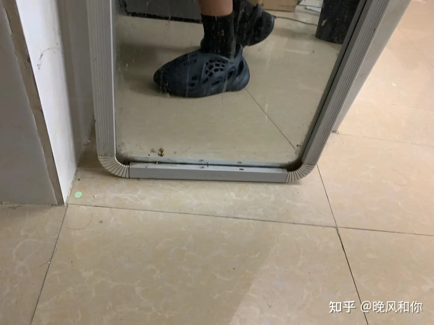 Yeezy foam runner到底值不值得购买？它跟匹克洞洞鞋该选哪一个？ - 知乎