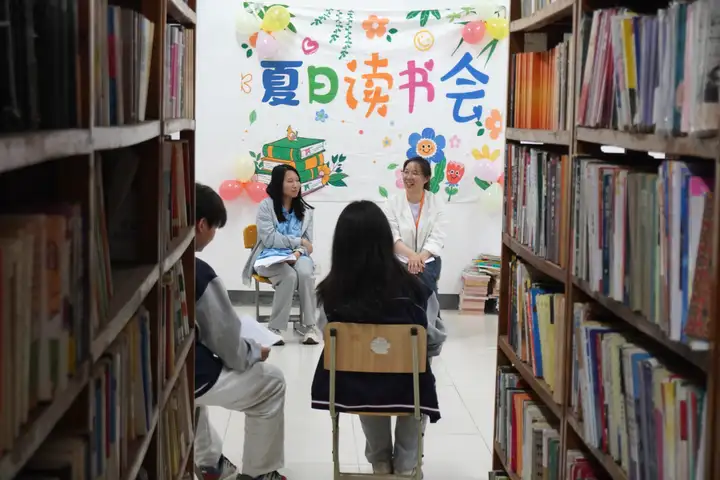 夏日漫卷 墨香启思 | 塘栖校区开展“夏日读书会”活动(图3)