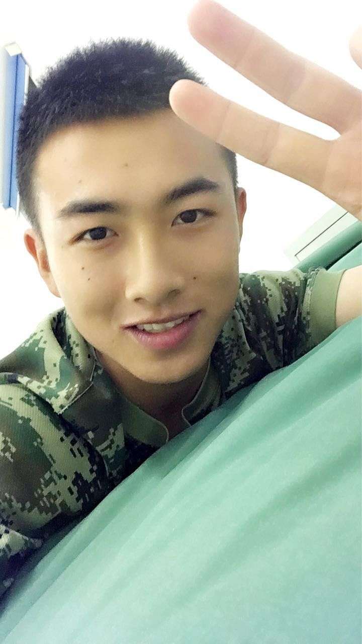 男生如何自拍才会把自己拍的好看