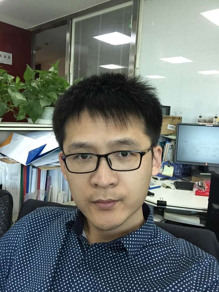 一个拉皮条的鸨爷如此评价我:你看这二逼,貌丑无比,贼眉鼠眼,恶心到家